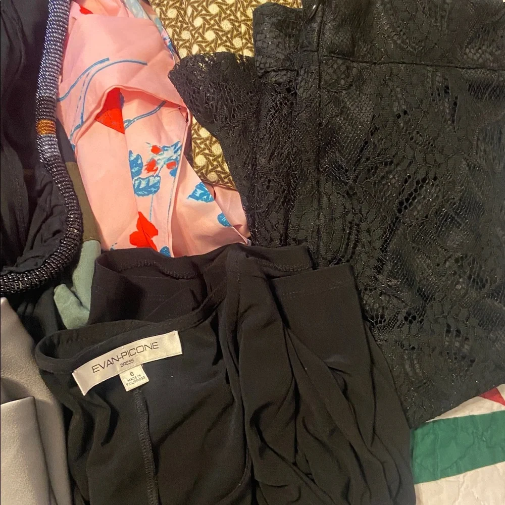 12 piece bundle clothing lot assorted XS-M & 1 L - Picture 4 of 5